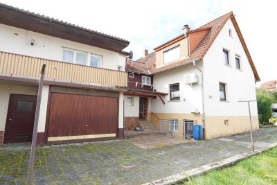 Großzügige Doppelhaushälfte mit Anbau und zwei Garagen in Eschelbronn