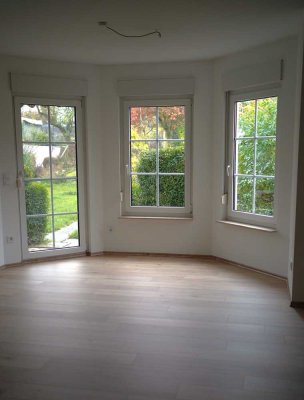 helle 3-Zimmer Wohnung mit Terasse und Garten in Wöllstadt