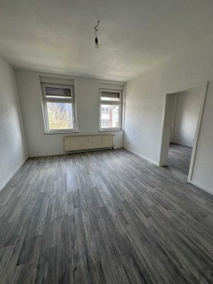 ** Frisch kernsanierte 3-Zimmer-Wohnung im Altbau **