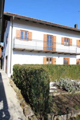 BAD GRIESBACH/WENG: Sehr hübsche, großzügige 2-Zi.-Maisonette-Wohnung mit Balkon und Carport