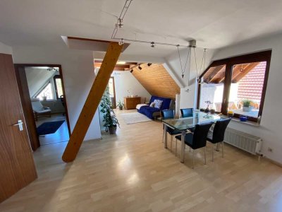 Sehr schöne 2,5-Raum-DG-Wohnung mit Loggia und Einbauküche in Freiberg a.N.