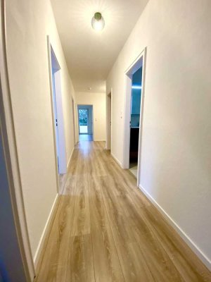 Helle, ruhige 4-Zimmer Wohnung mit zwei überdachten Balkonen Ost und Südseite