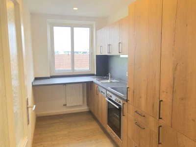 renovierte 2-Zimmer Wohnung im 2. OG mit EBK, KFZ-Stellplatz und Kellerabteil
