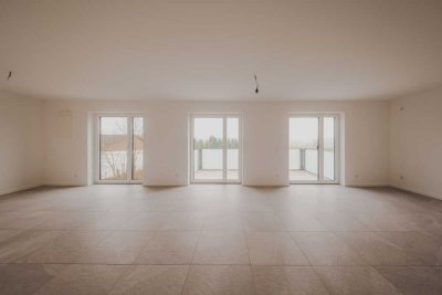 Erstbezug: Lichtdurchflutete 3 Zimmer Wohnung mit grossen Balkon