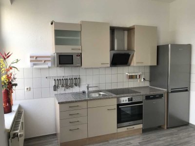 Lichtdurchflutete 2,5 Raum Wohnung mit großer Wohnküche und Bad mit Fenster, Einbauküche