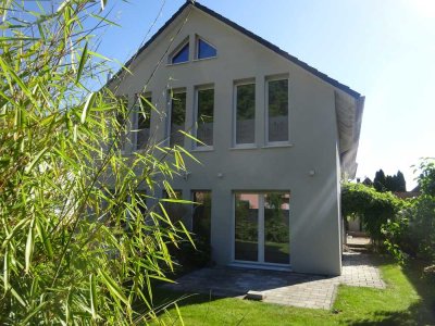 Hochwertiges  7-Raum-Einfamilienhaus oder Zweifamilienhaus mit geh. Innenausstattung
