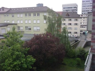 Stadtmitte Freiburg bei Colombi. 2- ZW, KEINE WG möglich. Frei 1.Juli.