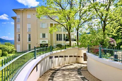 Exklusives Wohnen in Parkvilla in ruhiger Lage mit sonnigem Balkon
