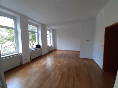 Geräumige 2-Raum-Wohnung in Stadtfeld-Ost sucht SIE!