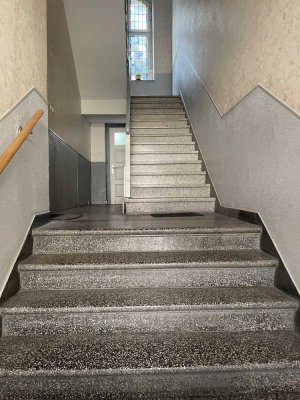 Ansprechende und sanierte 3-Raum-Hochparterre-Wohnung mit geh. Innenausstattung mit Innenhof
