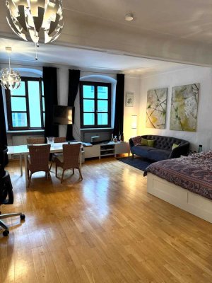 Charmante 1-Zimmer-Altbauwohnung in Bestlage