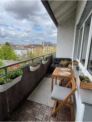 Nähe Bergerstrasse: Stilvolle Singlewohnung in gepflegtem Altbaumit Wohnküche und Schlafnische