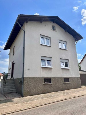 Freistehendes Zweifamilienhaus mit Potenzial in Ottweiler