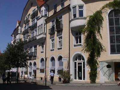 TOLLE RAUMHÖHE! Großzügige 2 Zi.Whg. mit herrlich großem Balkon im Herzen der Altstadt von RV
