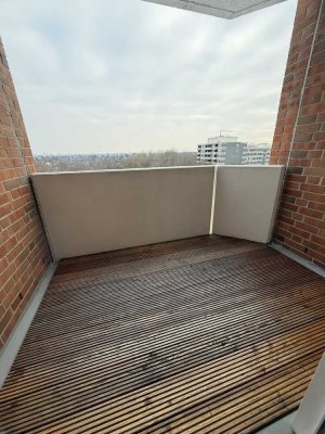 OHNE KÄUFERCOURTAGE: Schöne & frei gelieferte 2 Zi. ETW mit Balkon, EBK & TG-Stellplatz