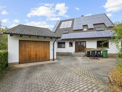 Großzügiges Zweifamilienhaus mit zusätzlicher Einliegerwohnung in Puschendorf