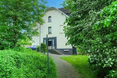 ***Altbau-Mehrfamilienhaus mit 3 Wohneinheiten zentrumsnah in Olpe***