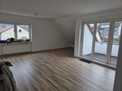 Helle 2-Zimmer Dachgeschosswohnung in Bad Schwalbach mit Balkon