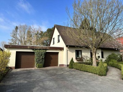 Entdecke die Möglichkeiten: sehr gepflegtes Wohnhaus mit Anbau für vielfältige Zwecke.