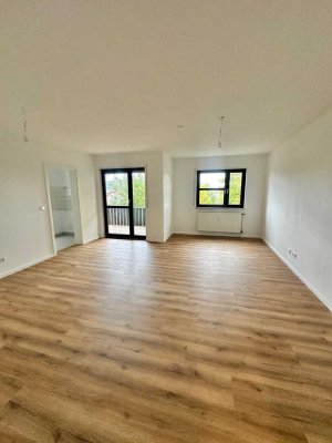 Frisch renovierte 2-Zimmer Wohnung inklusive Einbaukücke, Balkon und Stellplatz