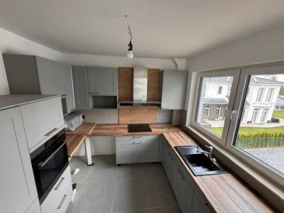 Exklusive 4-Zimmer-Wohnung mit hochwertiger Einbauküche in Berlin unweit des Britzer Gartens