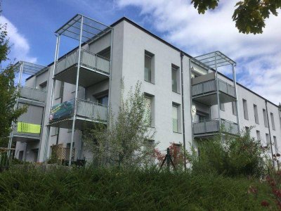Schöne Erdgeschoss-Wohnung mit Gartenanteil und Carport