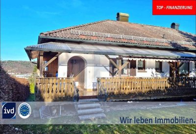 WALMDACH BUNGALOW
 MIT ELW UND HERRLICHER AUSSICHT  
NUTZBAR ALS ZWEIFAMILIENHAUS