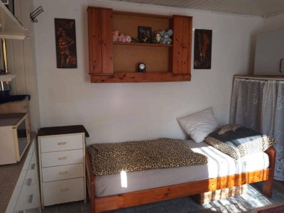 Single-Zimmer möbliert