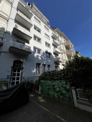 Stilvolle Wohnung mit Balkon & Gartennutzung – Voll möblierte 2-Zi-Whg in Bestlage von WI
