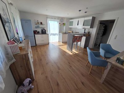 gemütliche, helle, großzügige 2 Zimmer Wohnung in Hallbergmoos