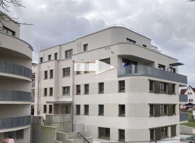 Direkt am Bahnhof der "Hesse-Bahn" - attraktive Etagenwohnung mit großem Balkon.