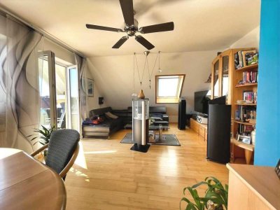 GEPFLEGTE EIGENGENUTZTE 2-ZIMMER-WOHNUNG GANZ OBEN