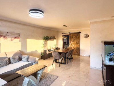 *** Mehr als nur vier Wände - Stilvolle 4 Zimmer-Wohnung mit Südbalkon und Stellplatz ***