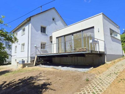 FREE STANDING HOUSE! w/ kitchen, 4 parking spaces & XXL terrace - 11 Minutes to Clay Kaserne