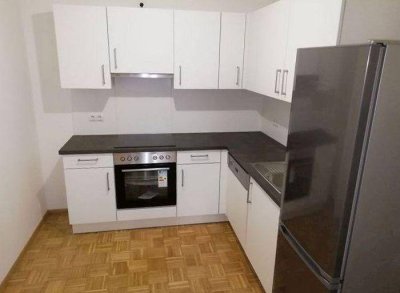 2 ZIMMER-Altbau + Süd-Balkon + extra Küche neu möbliert + Bad mit Dusche und WC + beim Lendplatz!