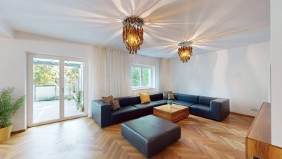 Elegante High-End-Villa mit herrlichem Garten, Pool und viel Platz ...auch für einige Autos...