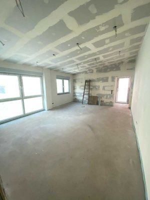 Erstbezug-Wüste! 2-Zimmerwohnung mit EBK, Terrasse und Garage