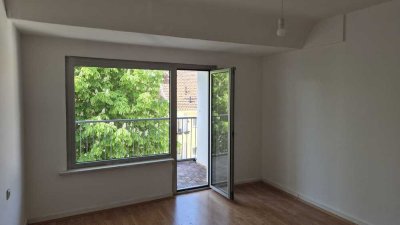 Ideale Lage 5-Zimmer-Wohnung mit Einbauküche, Tageslichtbad und Balkon