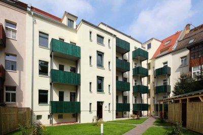 // Bülowviertel - 4 Zimmer mit Einbauküche und Balkon //