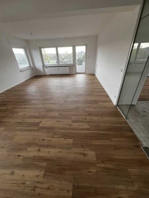 Helle frisch renovierte 4-Zimmer-Wohnung Hölkeskampring / 44625 Herne