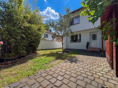 Idylle in Bürgel: Reihenendhaus mit mediterranem Garten und viel Privatsphäre