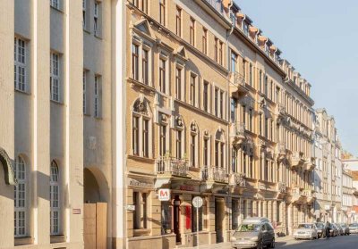 www.r-o.de +++ Ideal für Liebhaber des Neustadtlebens - Geräumige 2-Zimmerwohnung mit Wohnküche