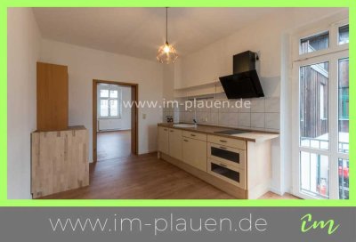 1 Zimmerwohnung im Stadtzentrum von Plauen - Bad mit Fenster - Küche mit EBK - Wohnzimmer mit Balkon