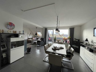 Attraktive 3-Zimmer-Maisonette-Wohnung mit Balkon und Einbauküche in Erkrath