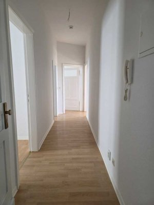 2 Zimmer Wohnung - neu renoviert und mit Balkon