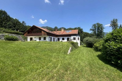 Imposantes Anwesen: herrschaftliche Villa mit Einliegerwohnung auf großem Grundstück