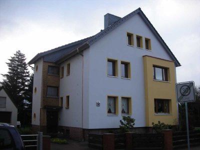 Vollständig renovierte 4-Zi-Wohnung mit Terrasse und EBK in Lehrte