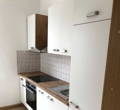 Gemütliche 3-Zimmer mit Mobiliar, Laminat, Dusche und EBK in ruhiger Lage!