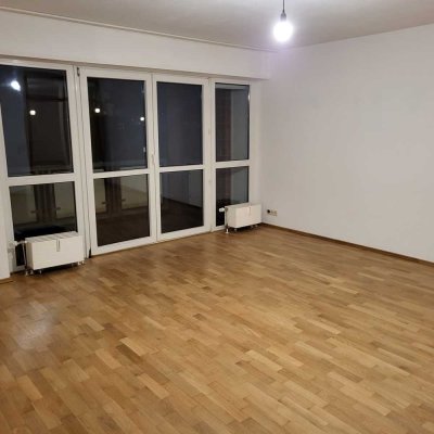 2,5 Zi ,93 m²mit Hausmeist.Service,gr.Balkon;Lift im Vogelgesang ,10 Min zu Fuß vom  Diakoni