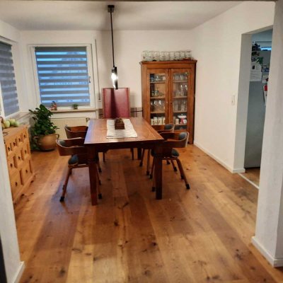 Modernisierte 4-Zimmer-Wohnung mit Balkon, Einbauküche und separaten Garten in Frensdorf